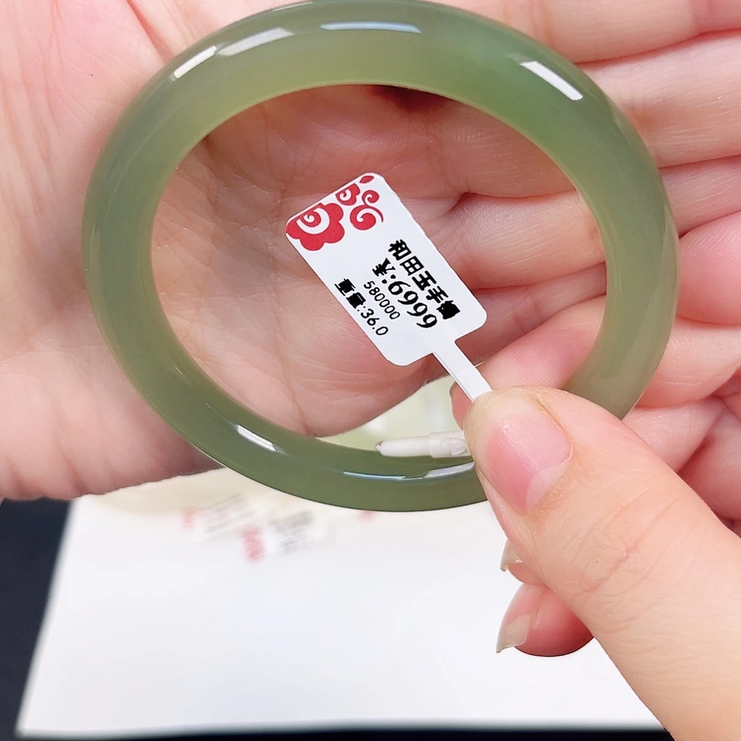 和田玉未镶嵌手镯