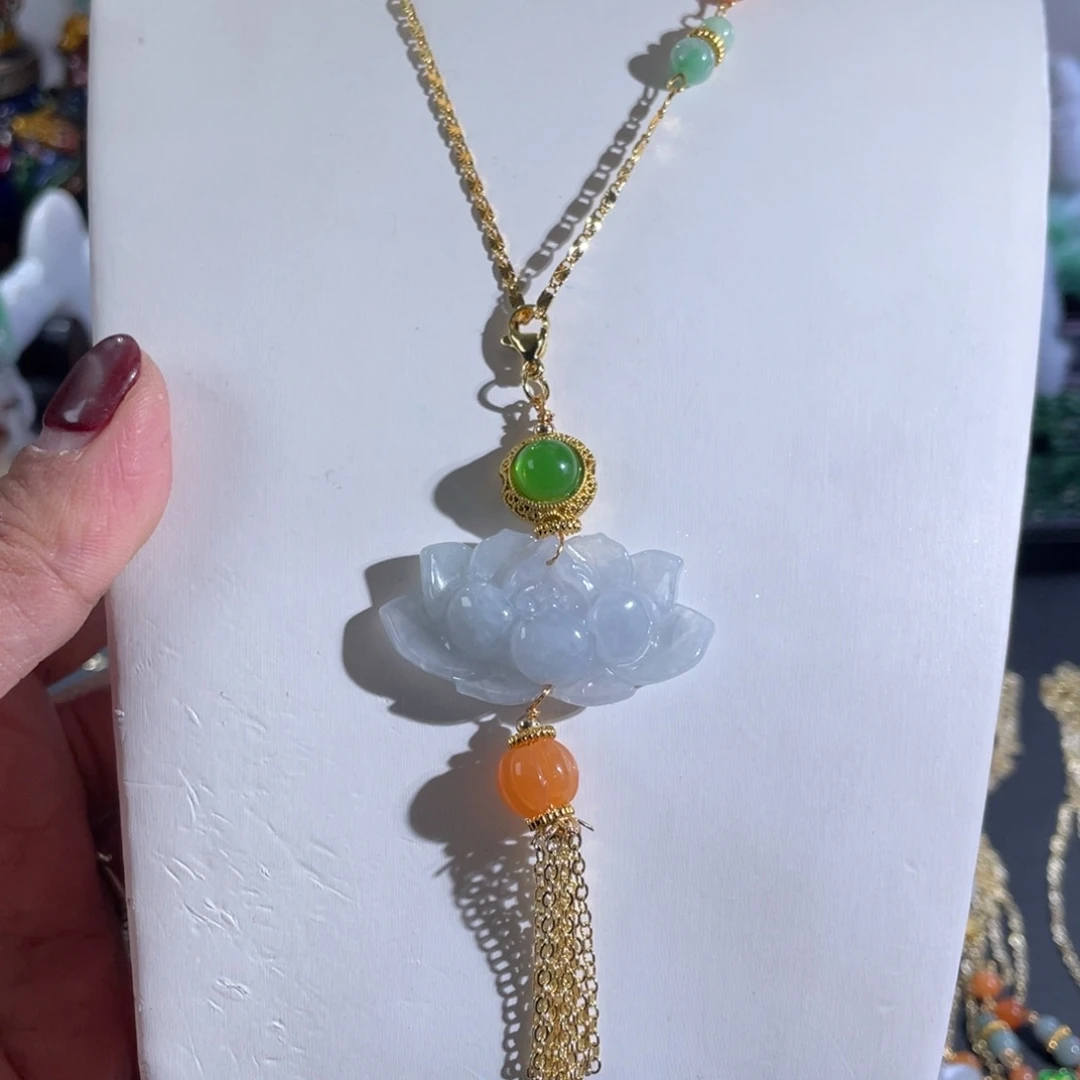 翡翠颈饰未镶嵌翡翠荷花