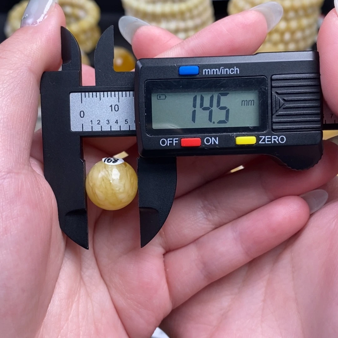 蜜蜡未镶嵌珠宝奇石