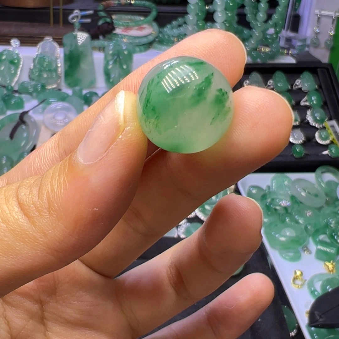 石英质玉（非洲翠）未镶嵌颈饰