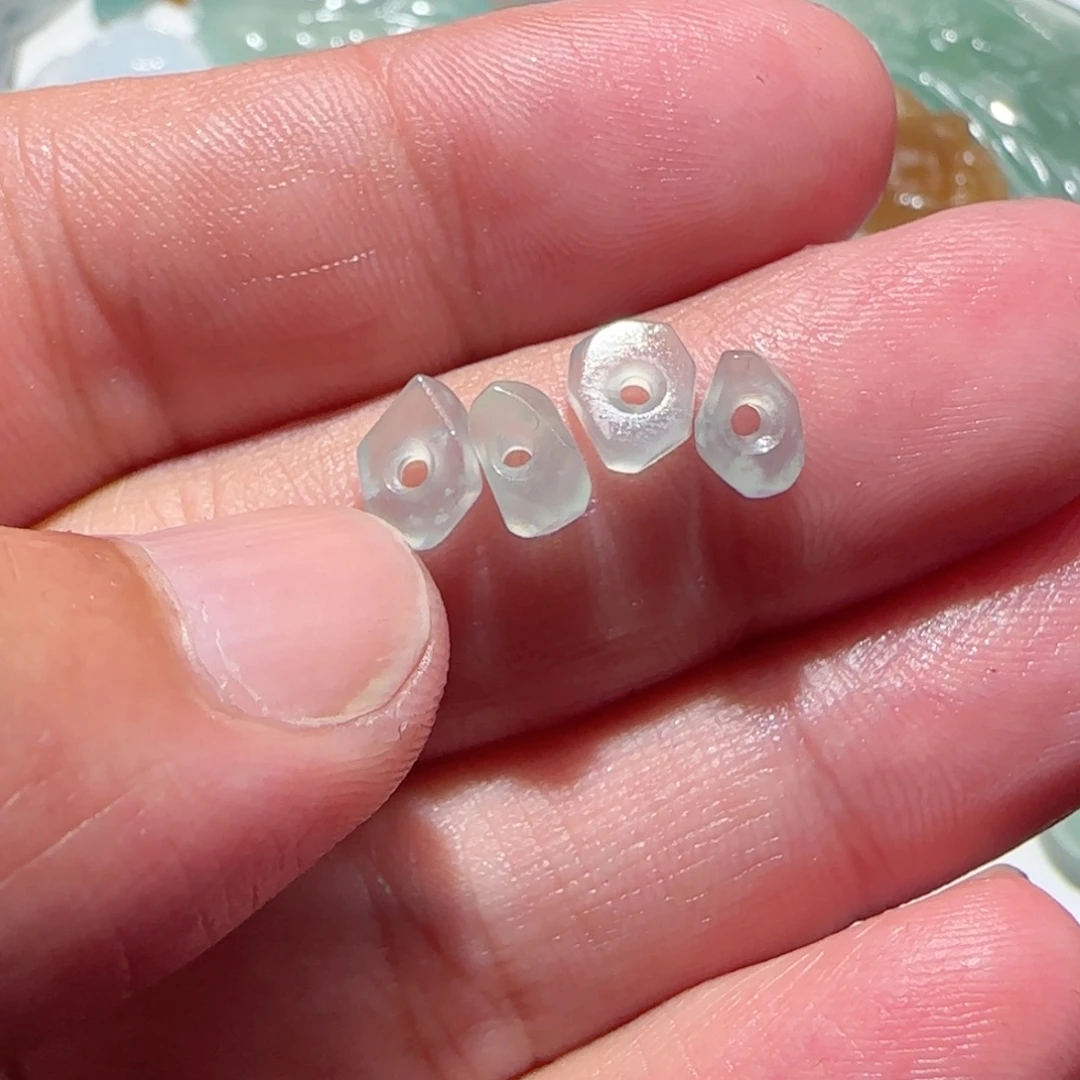 芳***涯定制翡翠未镶嵌天然翡翠切割