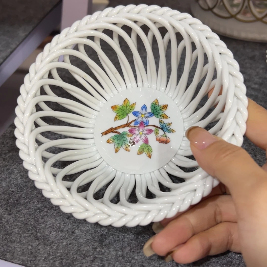 瓷片中古默认微瑕。  赫伦