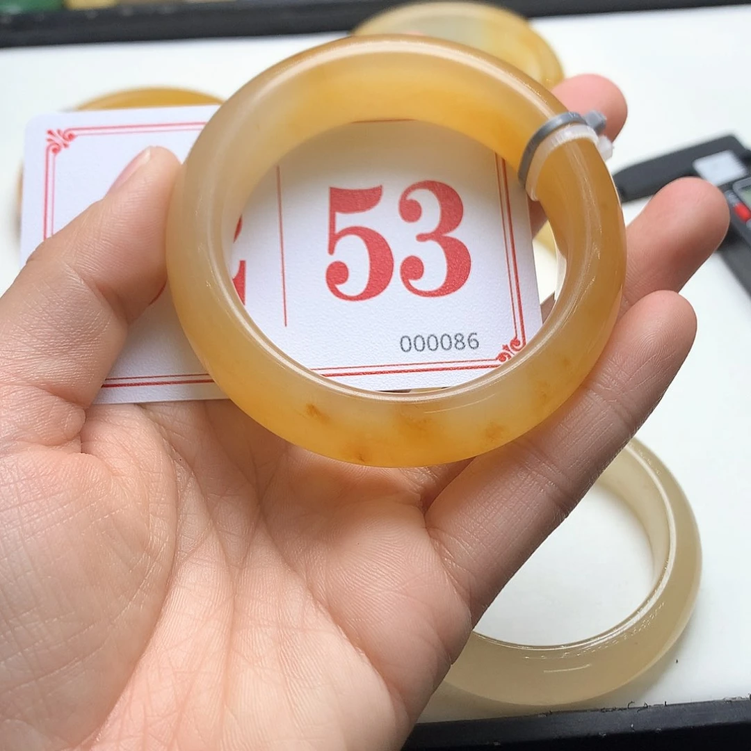 未镶嵌石英质玉（黄龙玉）手镯用****7