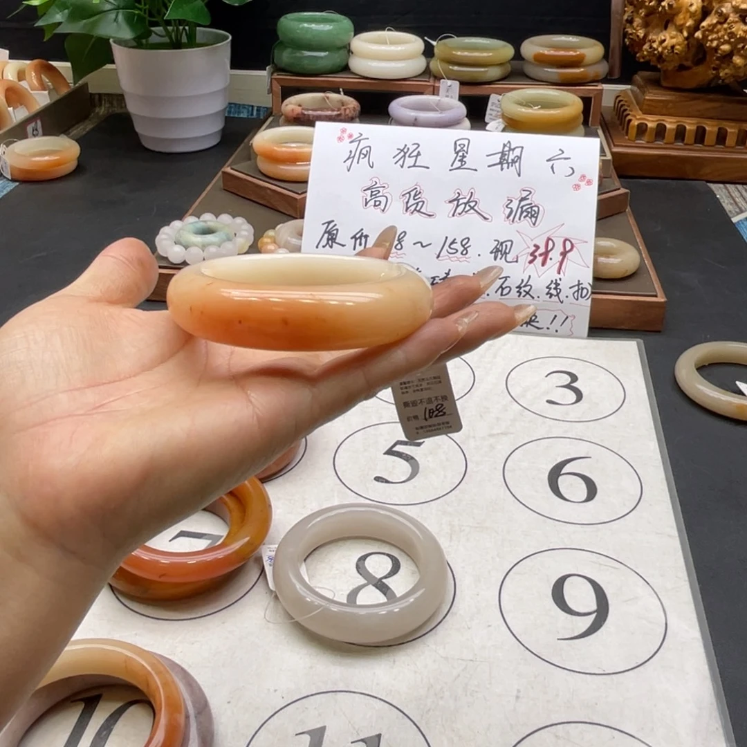 懒***么石英岩玉未镶嵌手镯