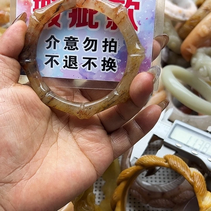 未镶嵌手镯石英岩玉