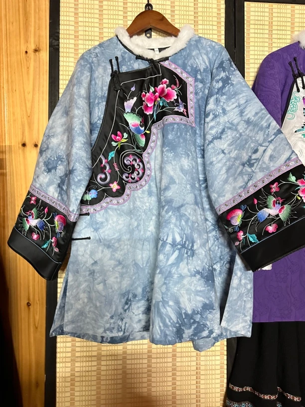 蜡染系浅蓝色渐变复古刺绣苗族服饰少数民族日常款棉衣