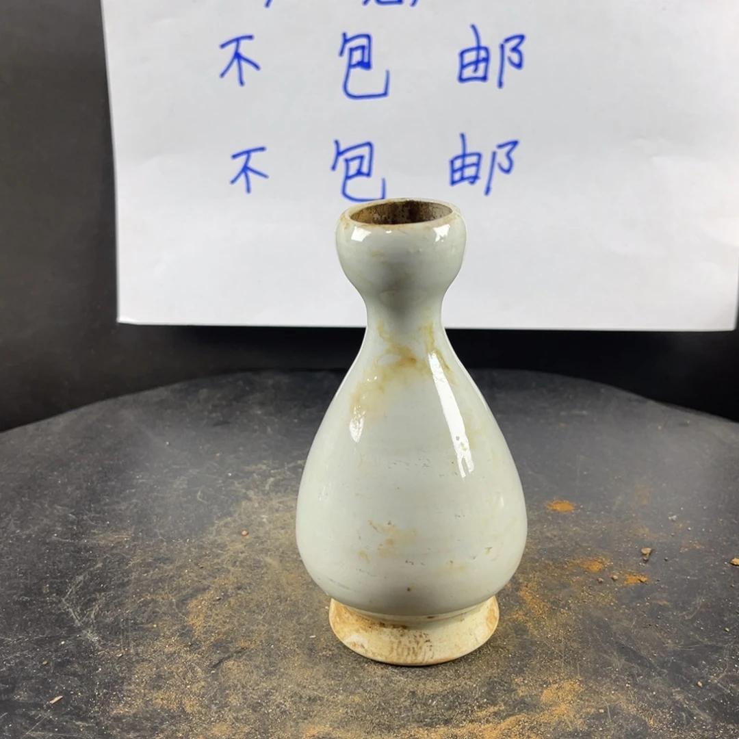 罐漂亮的小瓷器和