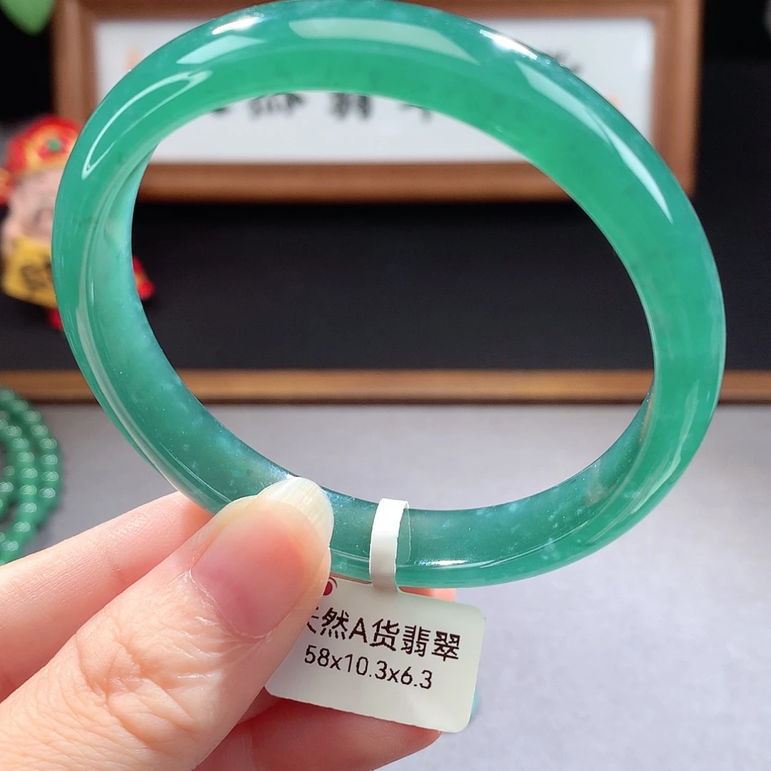 未镶嵌手镯（圆镯）翡翠
