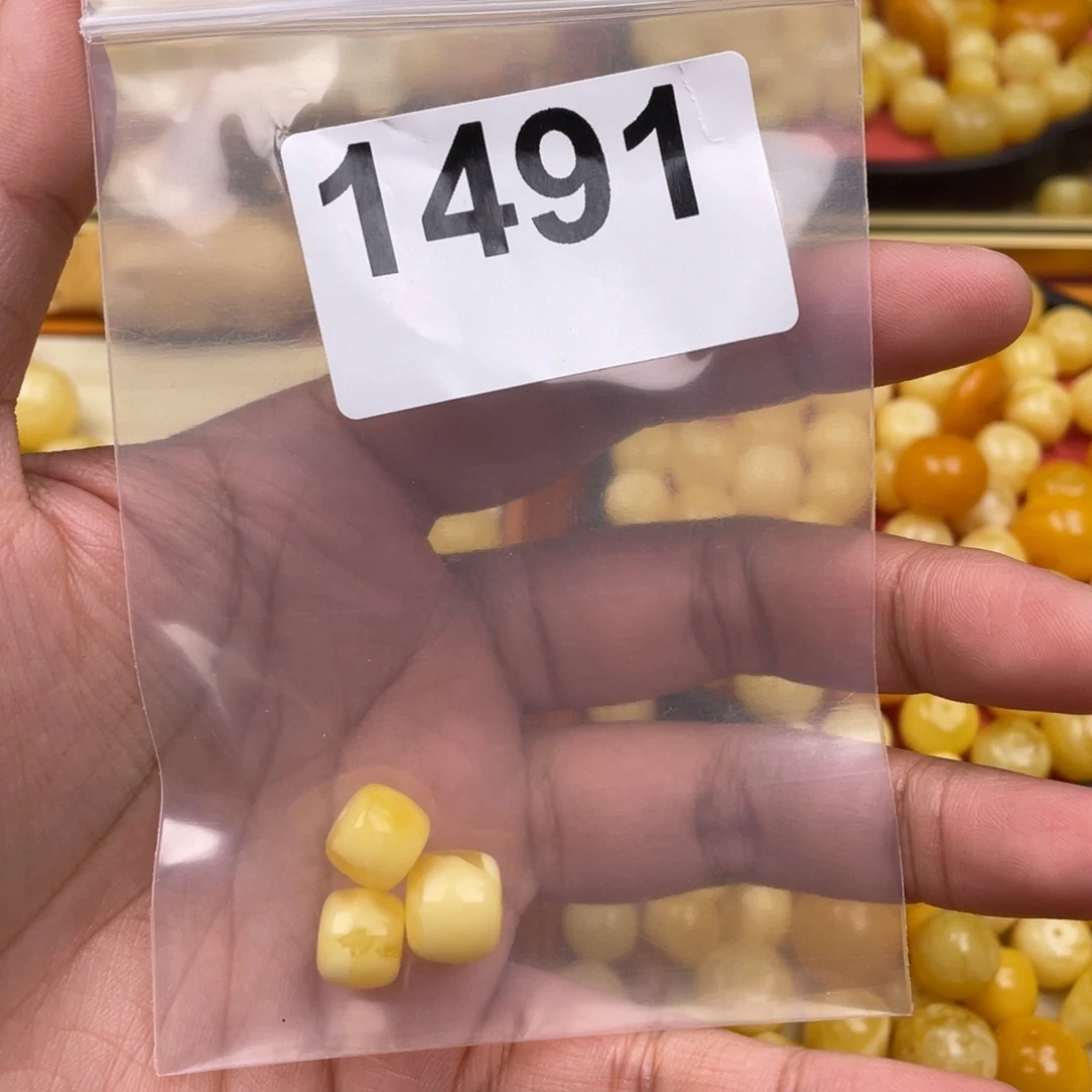 琥珀珠宝奇石未镶嵌泉