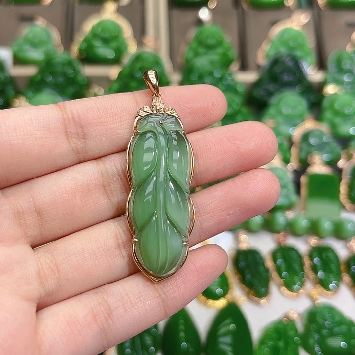 和田玉（碧玉）颈饰18K金镶嵌粉青猫眼叶子