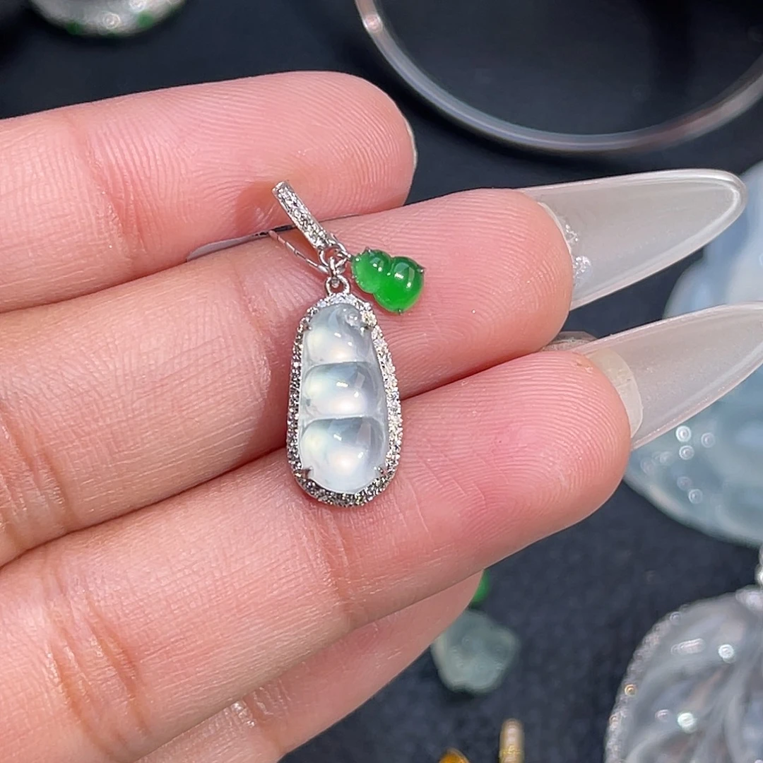 翡翠18K金镶嵌颈饰豆子