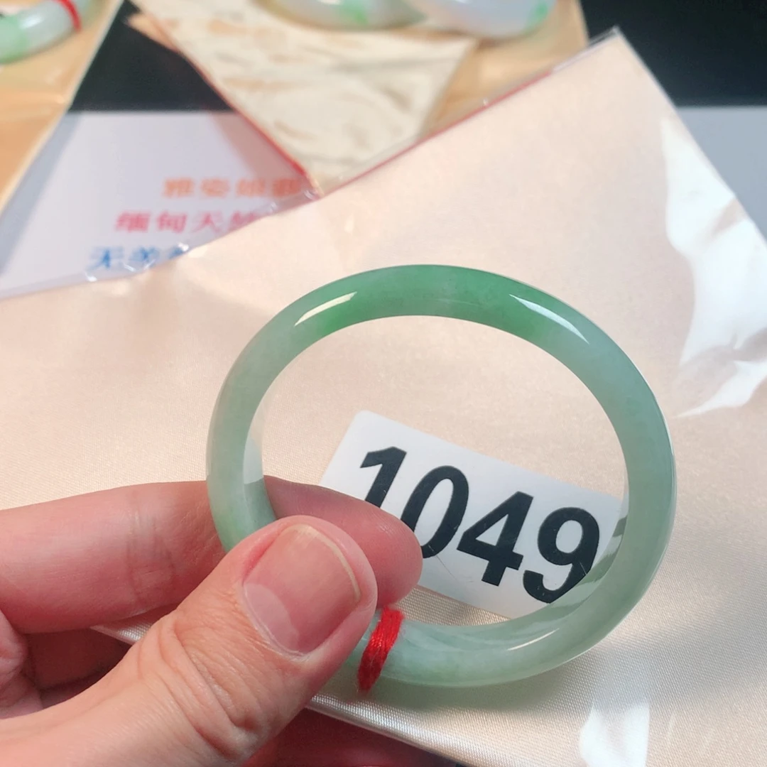 翡翠手镯未镶嵌翡翠手镯1049