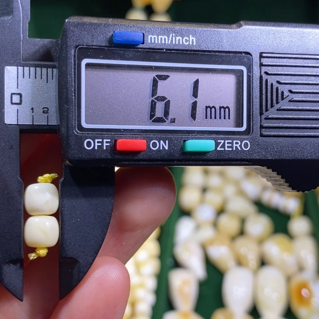 梅***林蜜蜡未镶嵌裸石配饰
