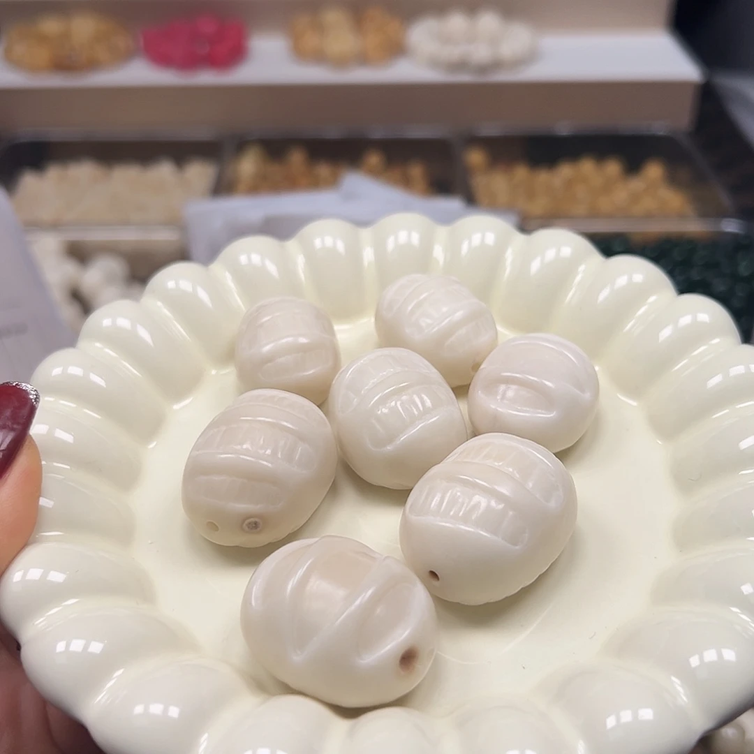 手串菩提根/象牙果瑕疵白大面包7颗有裂卡30➕