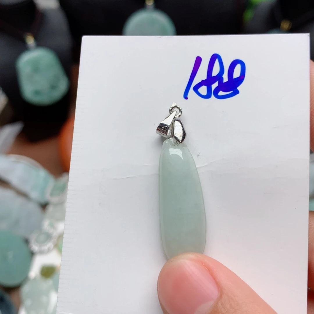 翡翠颈饰合金吊坠