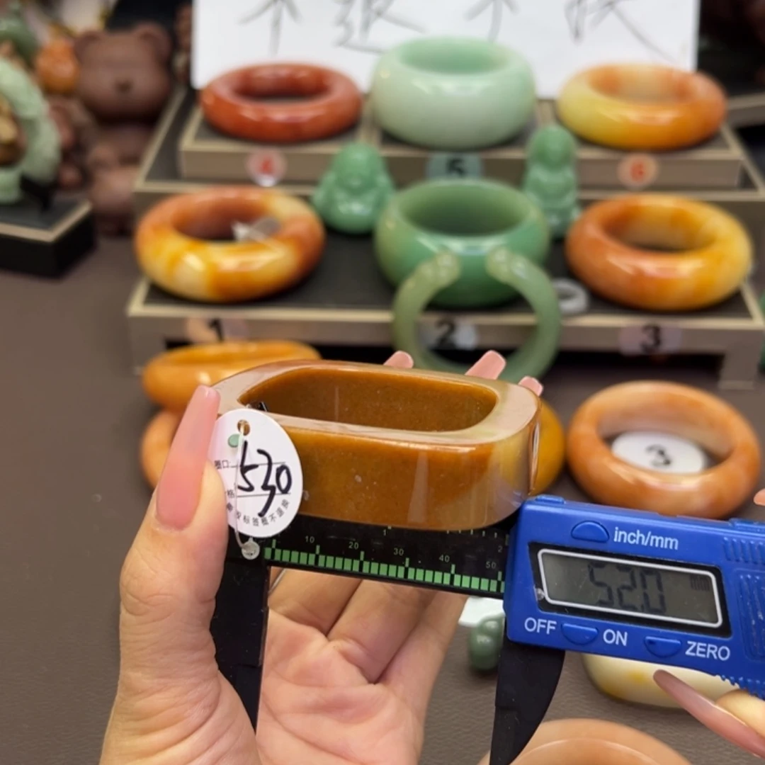 未镶嵌手镯石英岩玉