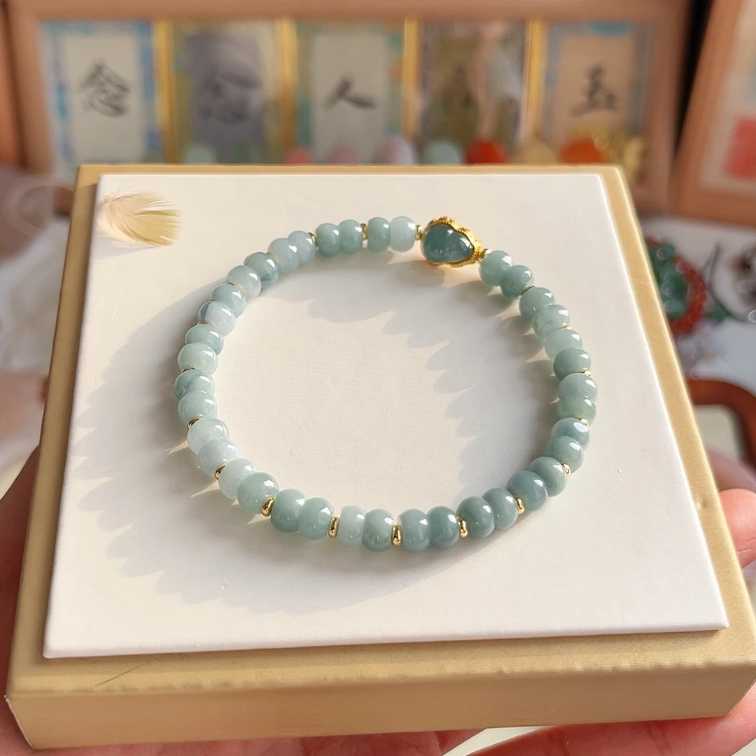 蒋***玖石英质玉未镶嵌手镯