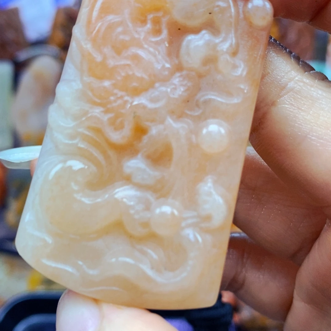 石英质玉（黄龙玉）未镶嵌颈饰