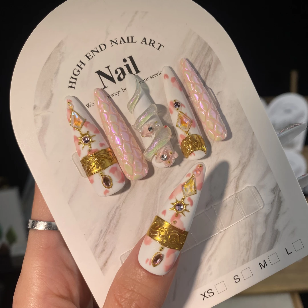 Get Fine-穿戴甲纯手工重工蛇年新婚礼高端美甲