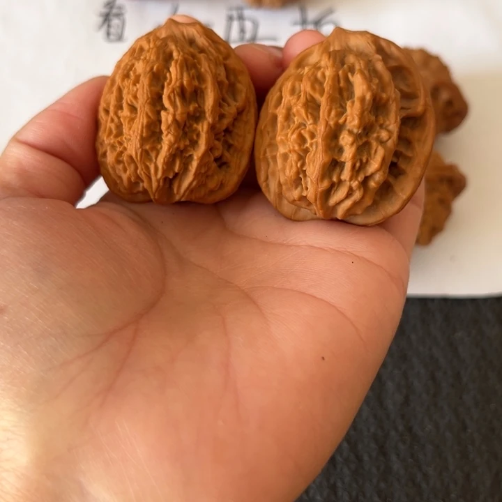 文玩核桃吊坠麦虎