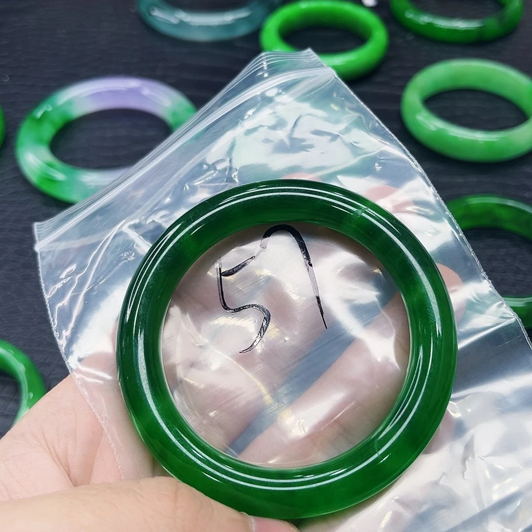 翡翠手镯未镶嵌多样性微瑕