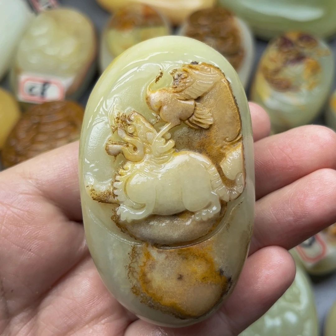 石材方解石手把件独占鳌头