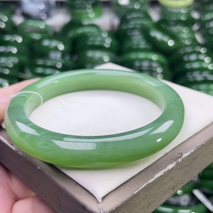 未镶嵌手镯和田玉（碧玉）