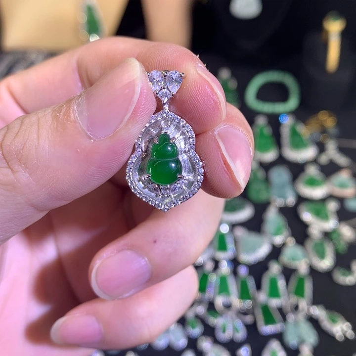 颈饰银S925镶嵌翡翠