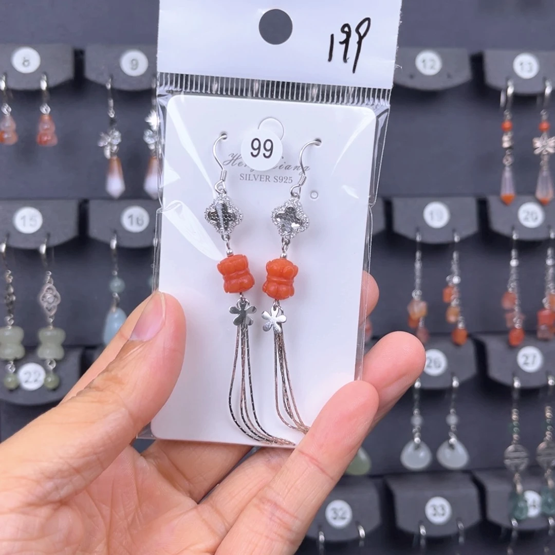 南红玛瑙银S925镶嵌耳饰白**肤