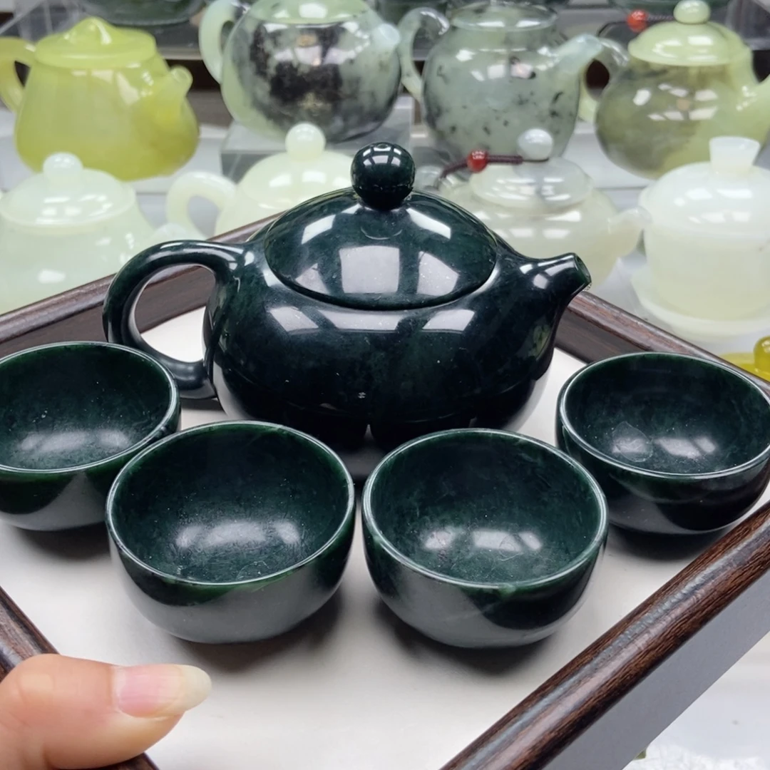 蛇纹石玉未镶嵌壶