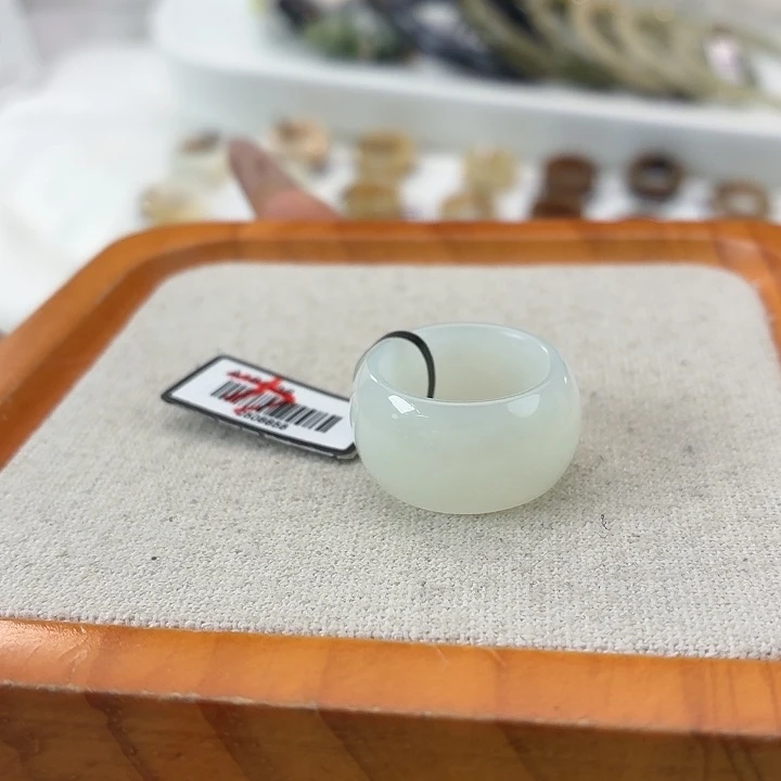 和田玉（糖玉）未镶嵌戒指s109冰透墩墩16.5不退换