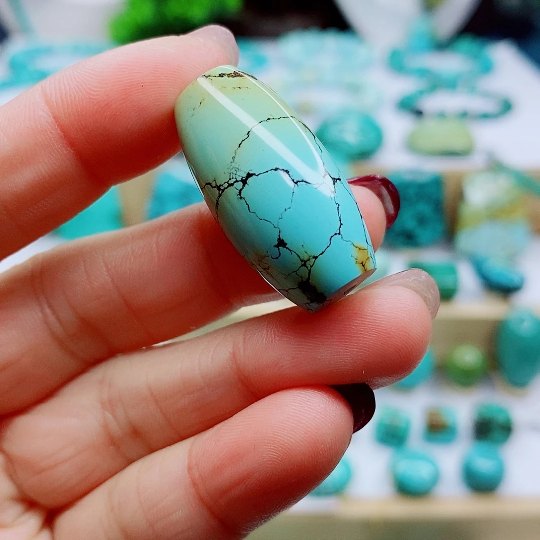 绿松石未镶嵌颈饰