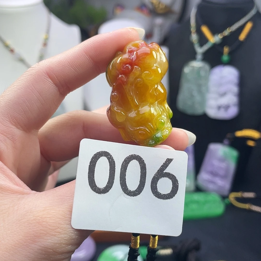 翡翠未镶嵌吊坠(赠链)
