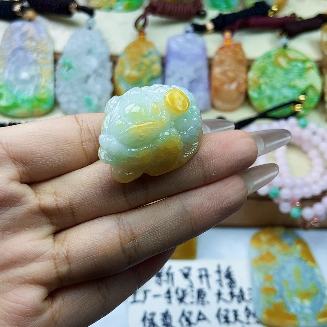 翡翠未镶嵌颈饰翡翠