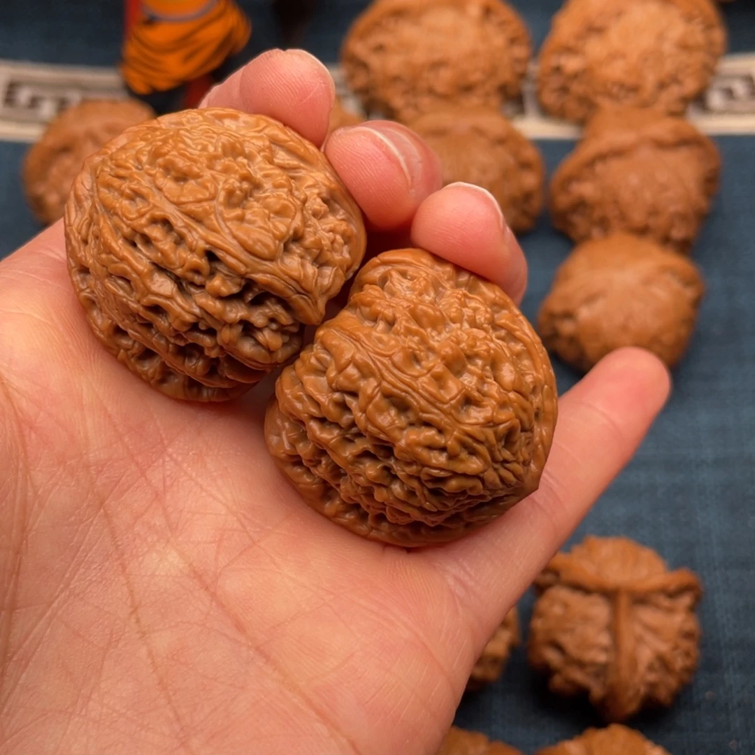 *****文玩核桃把件35全品红宝石狮子头