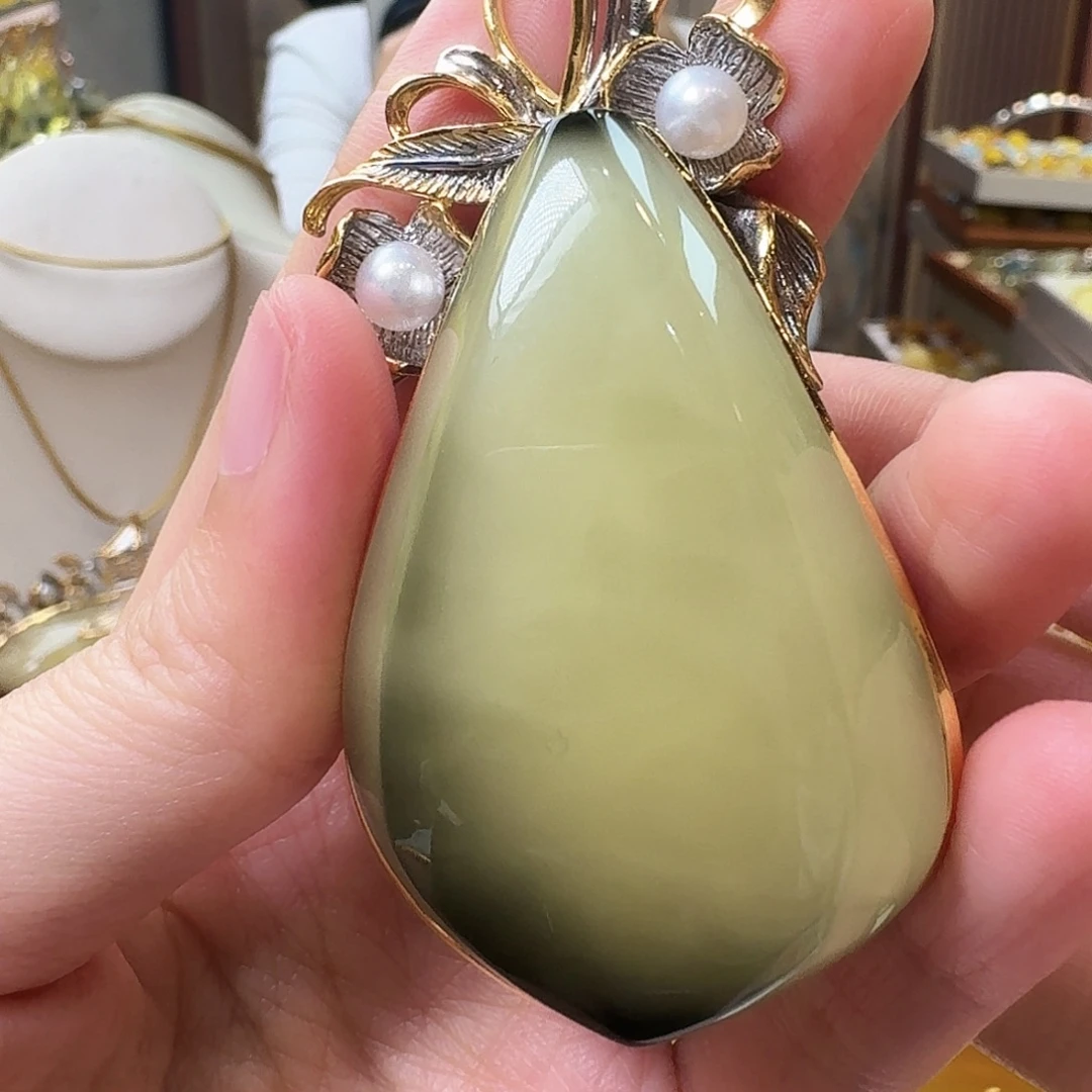 琥珀未镶嵌颈饰吊坠