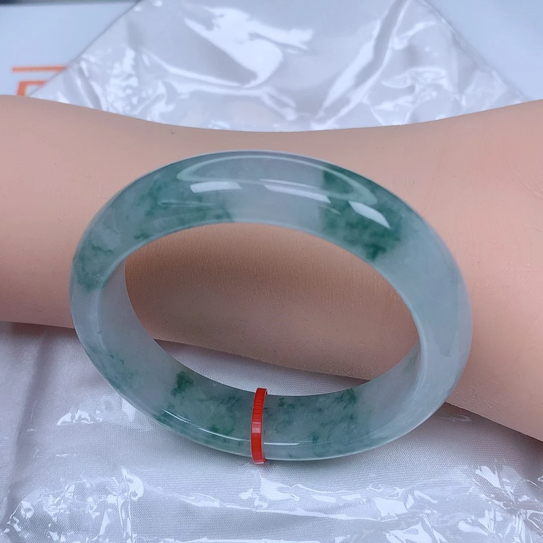 【闪购商品】未镶嵌手镯（贵妃镯）翡翠，52