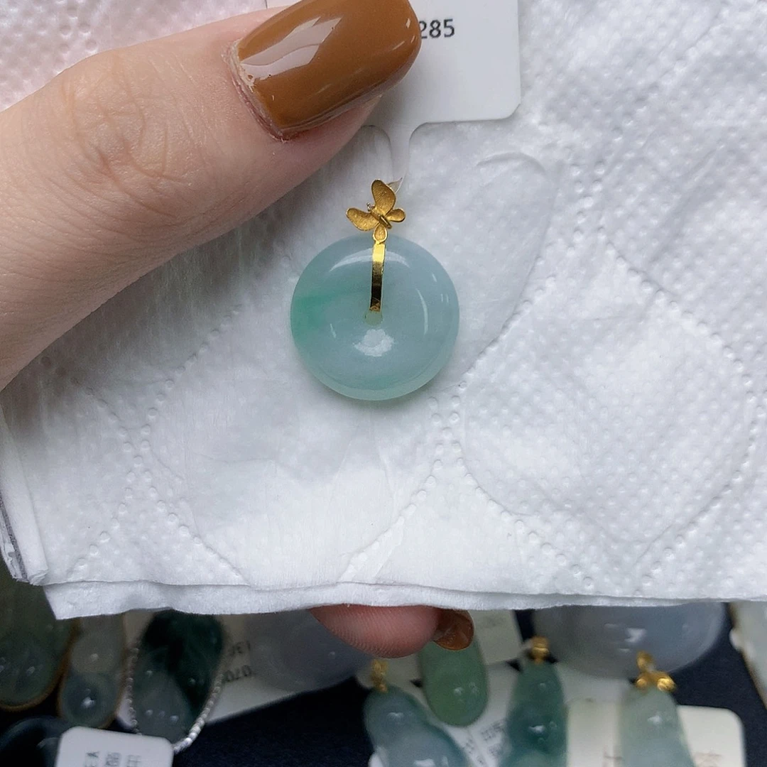 颈饰18K金镶嵌翡翠