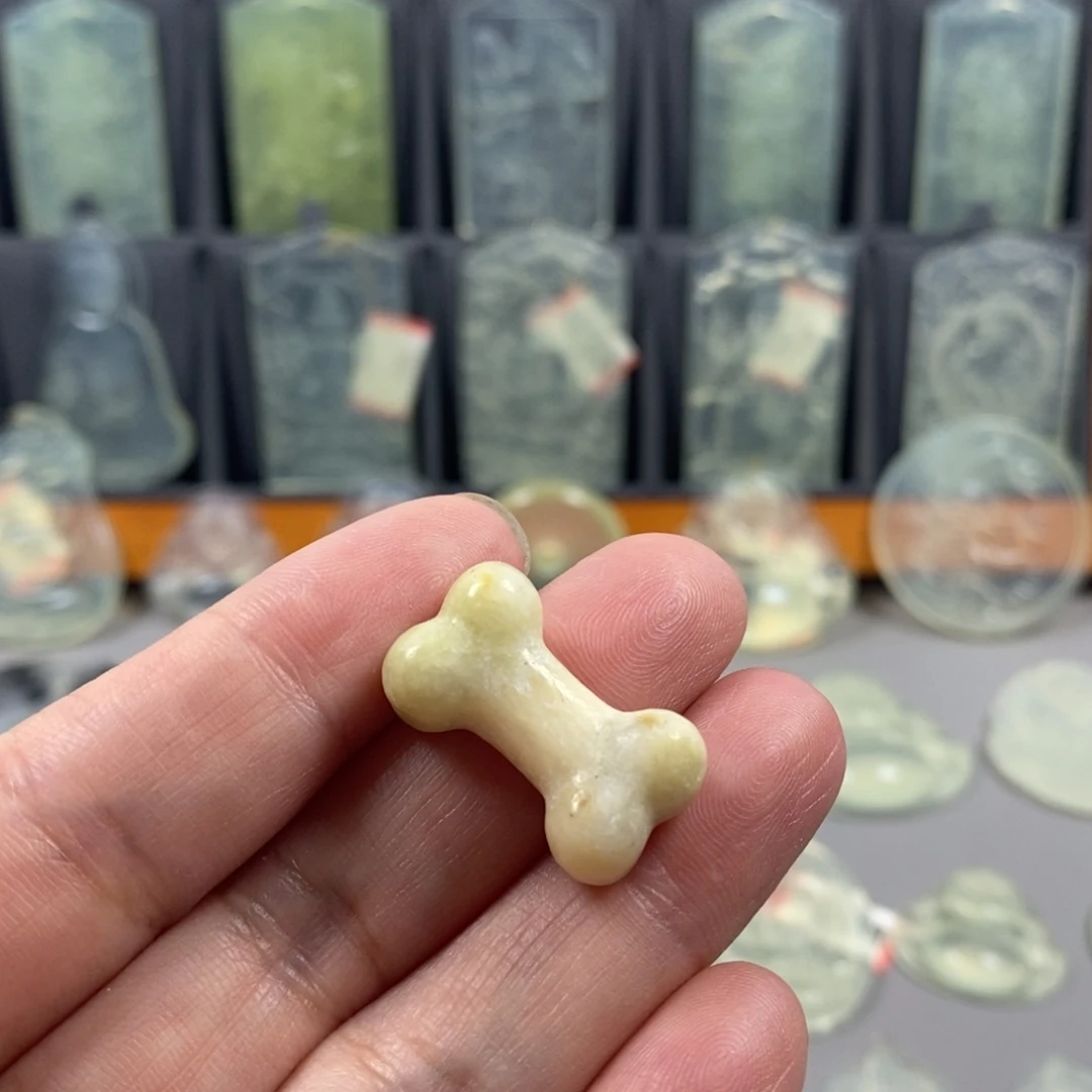 未镶嵌蛇纹石玉颈饰