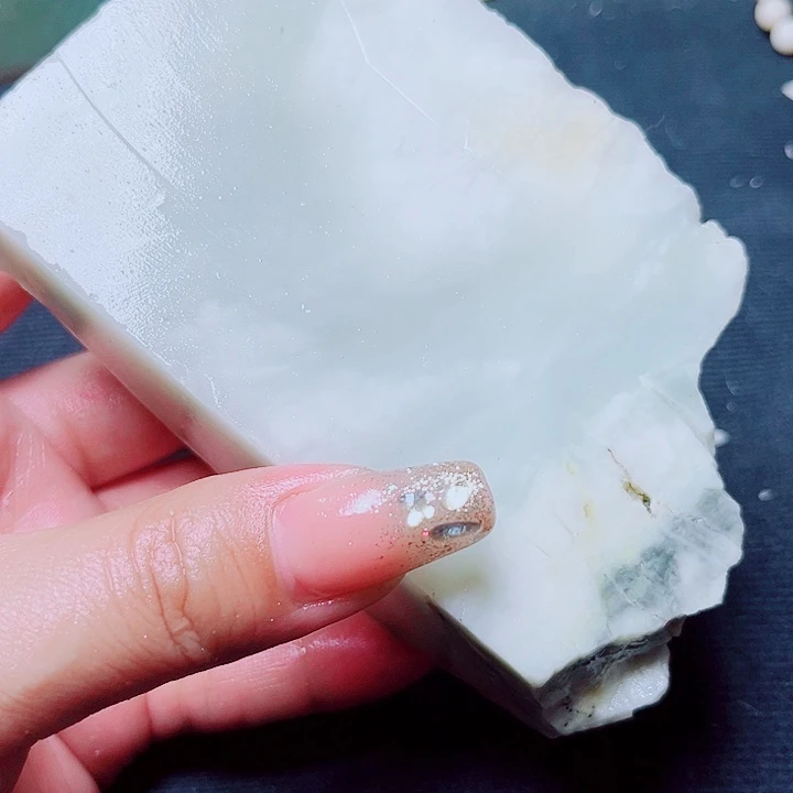 和田玉（糖玉）未镶嵌珠宝奇石