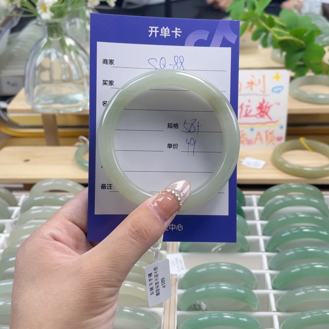 未镶嵌手镯石英质玉