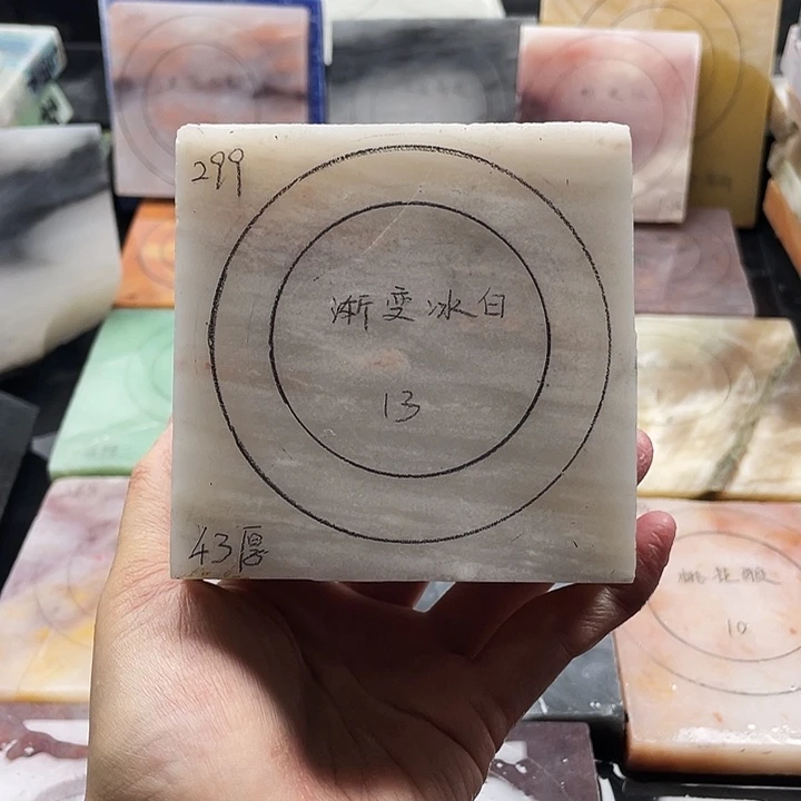 石英质玉未镶嵌手镯定制