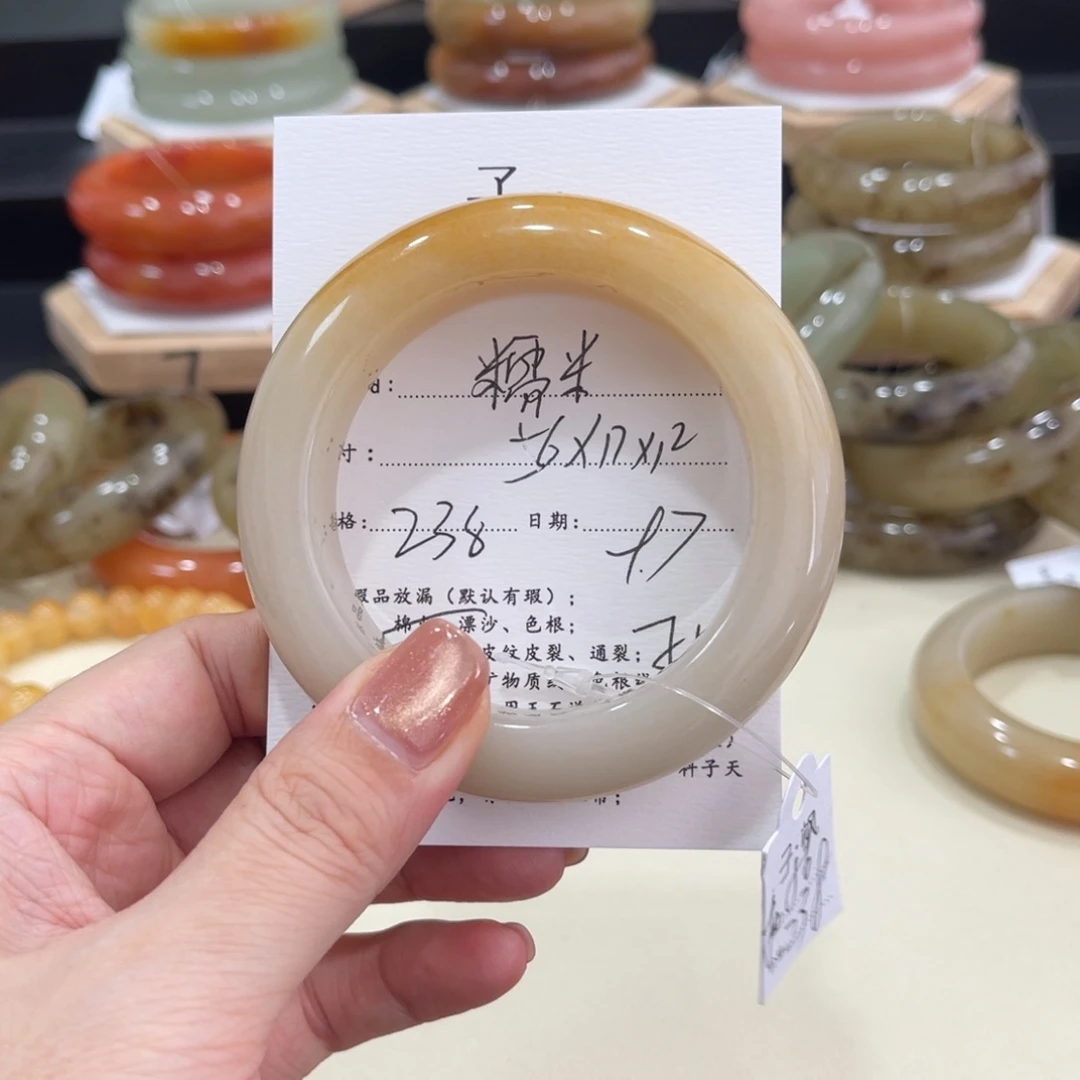 未镶嵌手镯石英质玉A****米