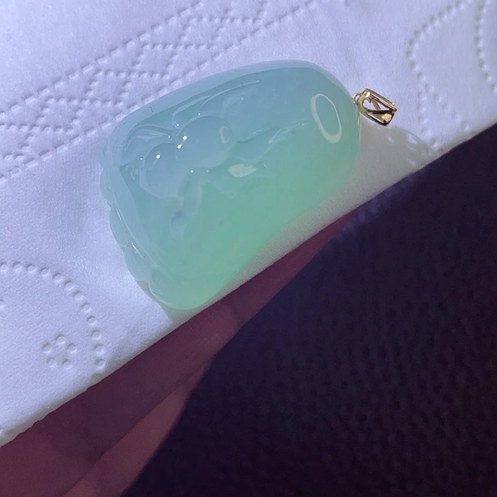 颈饰18K金镶嵌翡翠翡翠