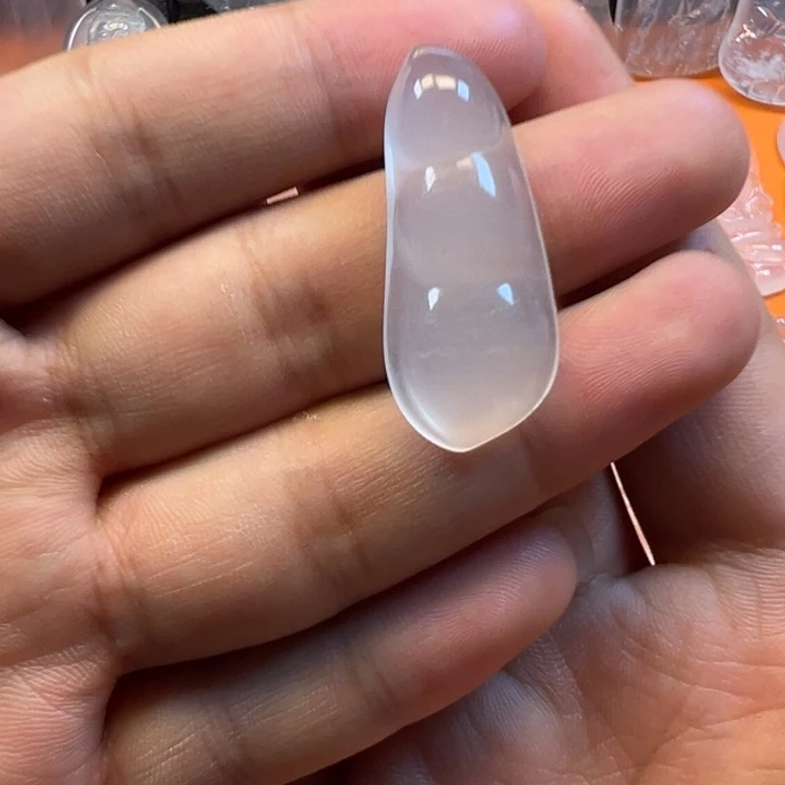 石英质玉未镶嵌颈饰