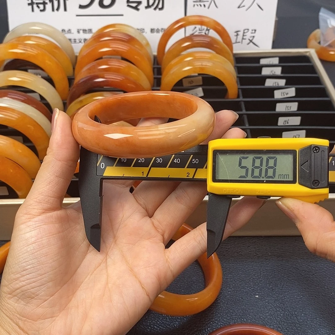 未镶嵌石英质玉（黄龙玉）手镯145号茄子山金沙老油红如血黄龙