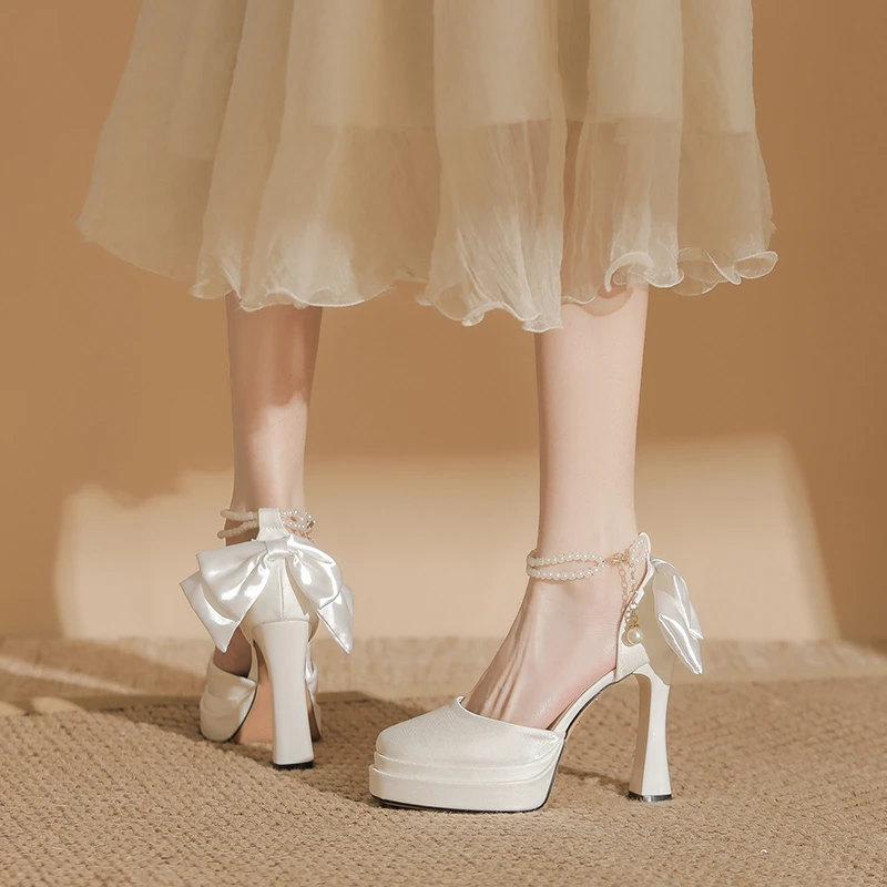 白色高跟鞋粗跟小个子防水台不累脚仙女风珍珠绑带新娘婚鞋配婚纱