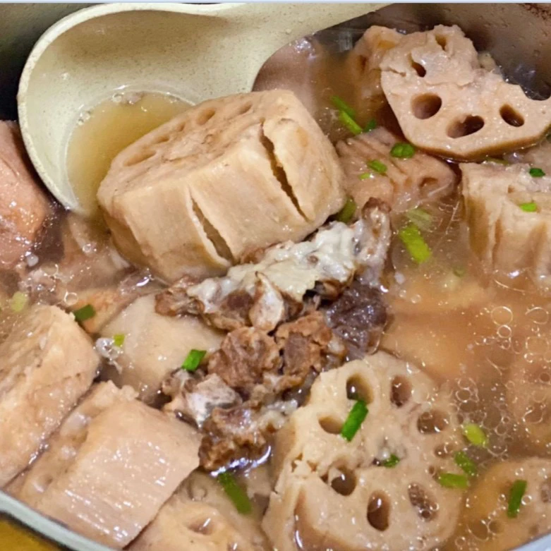 西胪半咸水莲藕新鲜现挖口感粉香可煲汤食用