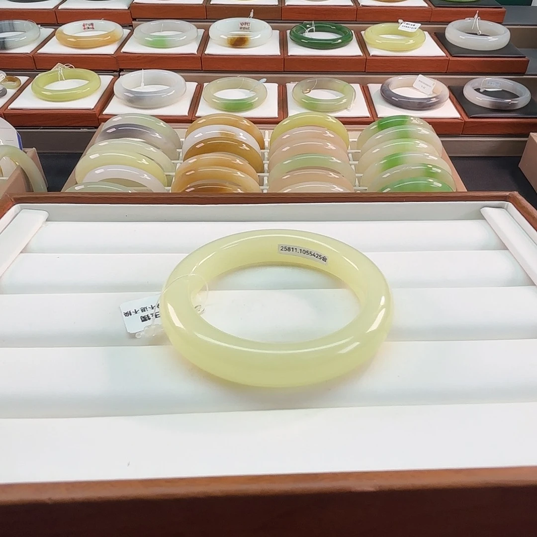 和田玉未镶嵌手镯奶黄白性价比超高