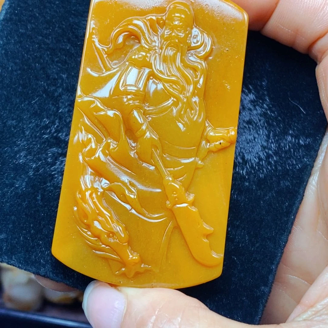 未镶嵌石英质玉（黄龙玉）颈饰